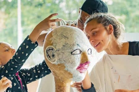 Création d'un marionnette géante, symbole de Bidart. L'at comme innovation sociale grâce aux ateliers participatifs