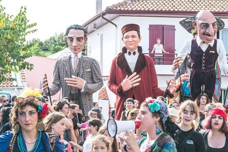 d'où viennent les géants basque. Déambulation lors du festival ravel 2021